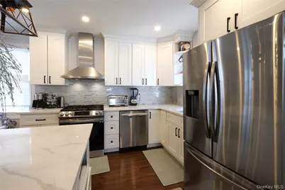 119 Munro Boulevard, Valley Stream, NY 11581 - Photo 10