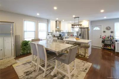 119 Munro Boulevard, Valley Stream, NY 11581 - Photo 4