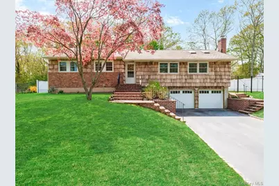 42 Sunflower Drive, Hauppauge, NY 11788 - Photo 2