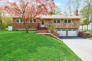 42 Sunflower Dr, Hauppauge, NY 11788 - Photo 2
