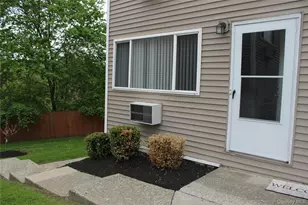 8 Fishkill Glen Dr, Fishkill, NY 12524 - Photo 4
