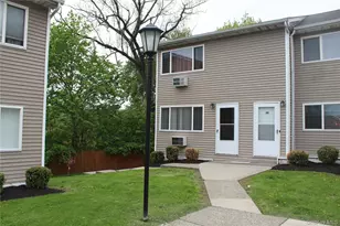 8 Fishkill Glen Dr, Fishkill, NY 12524 - Photo 2