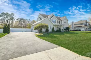 4 Jordan Dr, Medford, NY 11763 - Photo 2