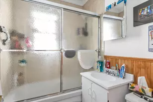 59-36 69th Pl, Maspeth, NY 11378 - Photo 14