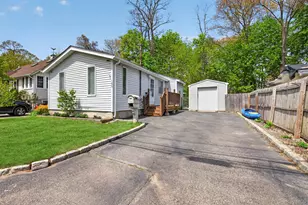 109 Eastview Rd, Ronkonkoma, NY 11779 - Photo 20