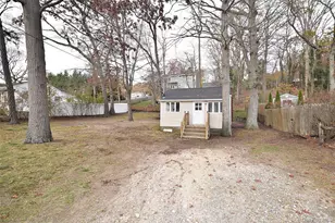 229 Locust Dr, Rocky Point, NY 11778 - Photo 4