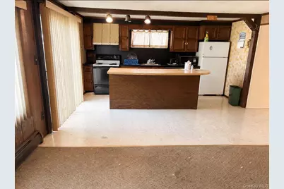 960 Linden Avenue, Westbury, NY 11590 - Photo 10