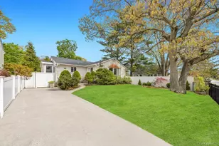 175 N 25th St, Wheatley Heights, NY 11798 - Photo 2