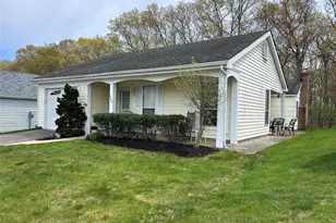 520 Cranston Ln, Ridge, NY 11961 - Photo 2