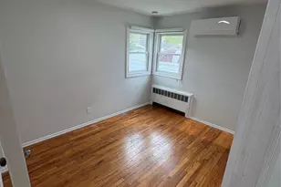 37 Bainbridge Ave, Melville, NY 11747 - Photo 4