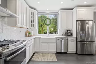 26 Chestnut St, Glen Cove, NY 11542 - Photo 2
