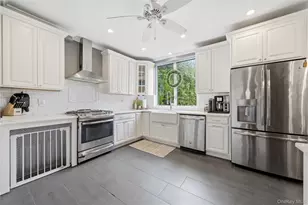 26 Chestnut St, Glen Cove, NY 11542 - Photo 10
