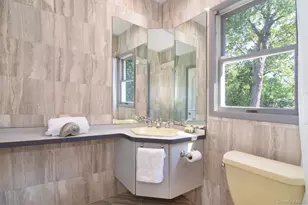 32 Stellar Pl, Pelham, NY 10803 - Photo 20