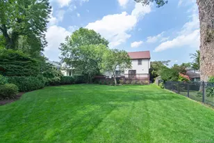 32 Stellar Pl, Pelham, NY 10803 - Photo 2
