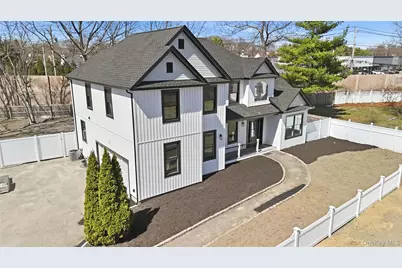 112 S Hillside Avenue, Nesconset, NY 11767 - Photo 4