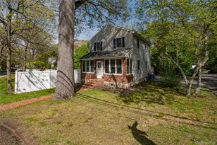 85 E 23rd St, Huntington Station, NY 11746 - Photo 2