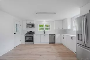 4 Cherry Ln, Poughkeepsie, NY 12601 - Photo 6