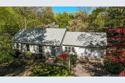 16 Brian Court, Northport, NY 11768 - Photo 2