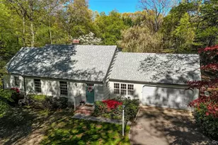 16 Brian Ct, Northport, NY 11768 - Photo 2
