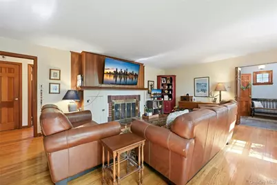 16 Brian Court, Northport, NY 11768 - Photo 4