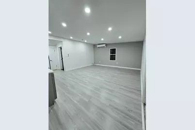 132 Roosevelt Avenue, Valley Stream, NY 11581 - Photo 8