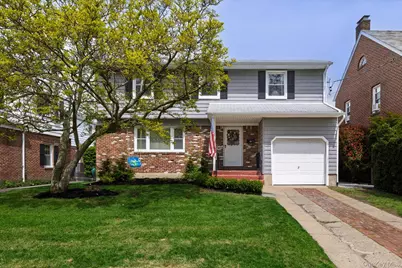 33 Rodney Place, Rockville Centre, NY 11570 - Photo 2