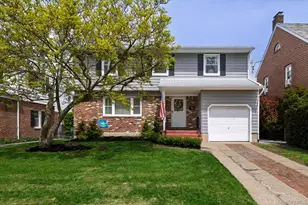 33 Rodney Pl, Rockville Centre, NY 11570 - Photo 2