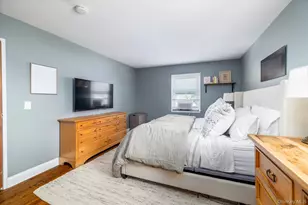 33 Rodney Pl, Rockville Centre, NY 11570 - Photo 16