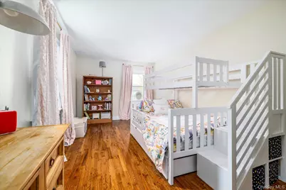 33 Rodney Place, Rockville Centre, NY 11570 - Photo 18