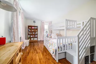 33 Rodney Pl, Rockville Centre, NY 11570 - Photo 18