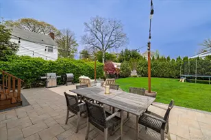 33 Rodney Pl, Rockville Centre, NY 11570 - Photo 20