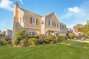 15 Combes Ave, Rockville Centre, NY 11570 - Photo 2