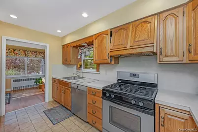 15 Combes Avenue, Rockville Centre, NY 11570 - Photo 14
