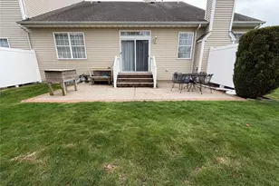 19 Meadow Pond Cir, Miller Place, NY 11764 - Photo 4