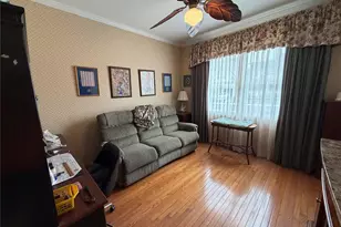 19 Meadow Pond Cir, Miller Place, NY 11764 - Photo 10
