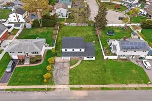 200 Irish Ln, Islip Terrace, NY 11752 - Photo 36