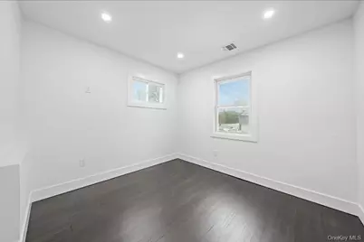 200 Irish Lane, Islip Terrace, NY 11752 - Photo 18
