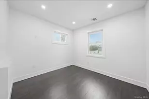 200 Irish Ln, Islip Terrace, NY 11752 - Photo 18
