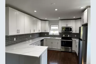 56 Marwood Road N #2nd Fl, Port Washington, NY 11050 - Photo 2