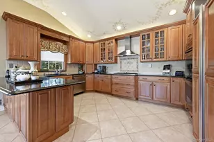 8 Herkimer Ave, Jericho, NY 11753 - Photo 8
