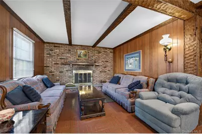 261 Wright Avenue, Carle Place, NY 11514 - Photo 4