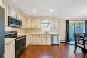 12 Charlottesville Ct, Coram, NY 11727 - Photo 14