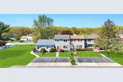 12 Charlottesville Court, Coram, NY 11727 - Photo 4