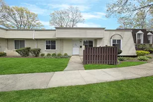 119 Sagamore Hills Dr, Port Jefferson, NY 11776 - Photo 2
