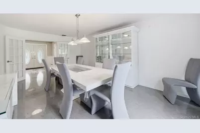 14 Penn Drive, Dix Hills, NY 11746 - Photo 16