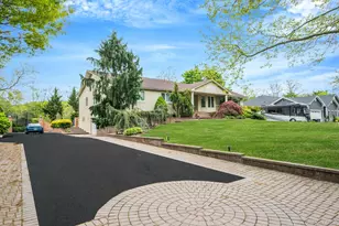 14 Penn Dr, Dix Hills, NY 11746 - Photo 2