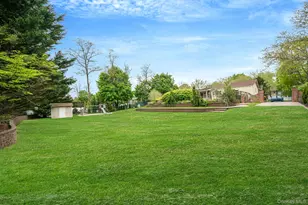 14 Penn Dr, Dix Hills, NY 11746 - Photo 4