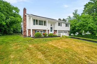 32 Clintonwood Dr, New Windsor, NY 12553 - Photo 2