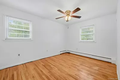 32 Clintonwood Drive, New Windsor, NY 12553 - Photo 16