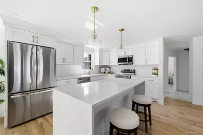 9 W 8th Street, Ronkonkoma, NY 11779 - Photo 10